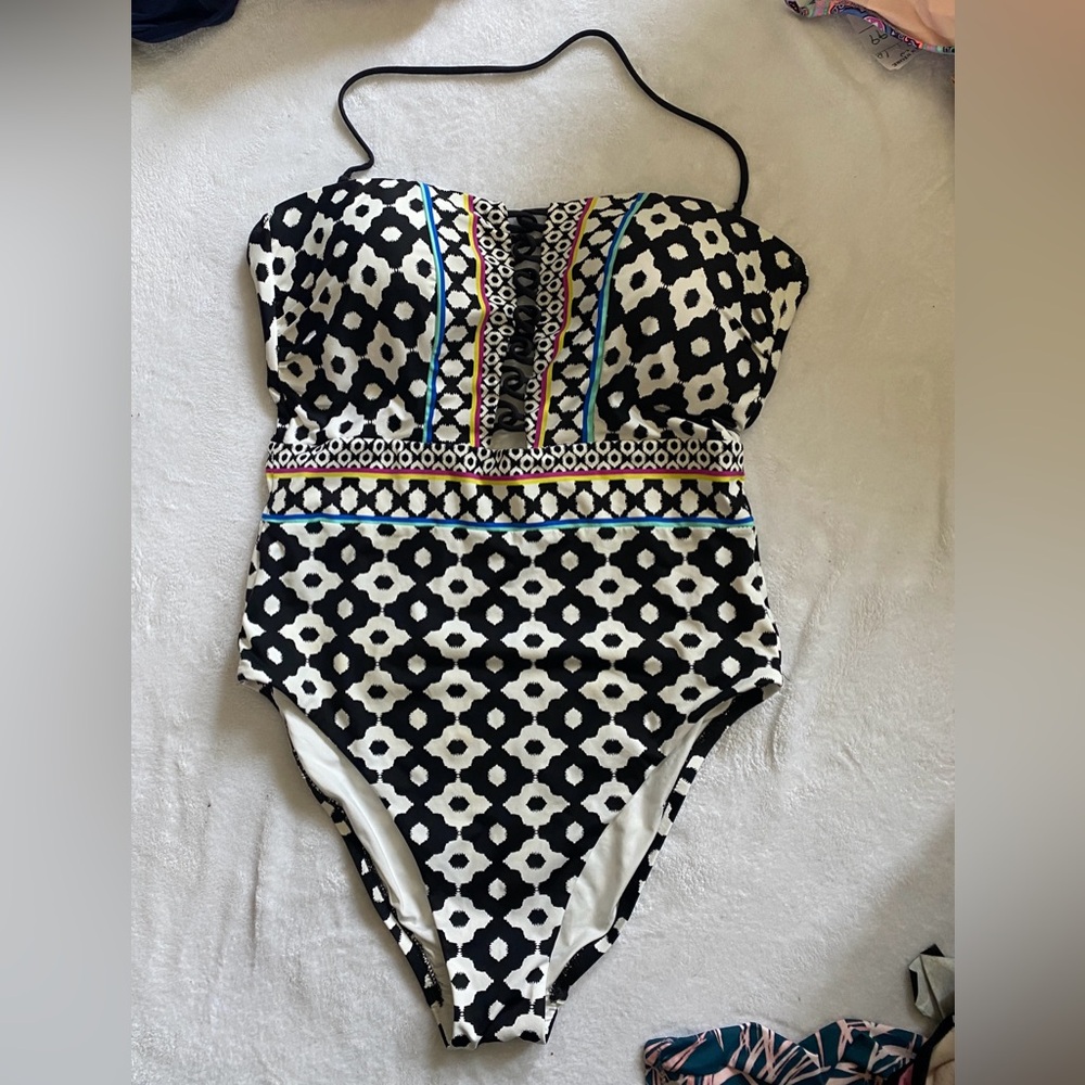 Trina Turk Swim Onyx Bandeau One
Piece Bathing Suit / Size 12